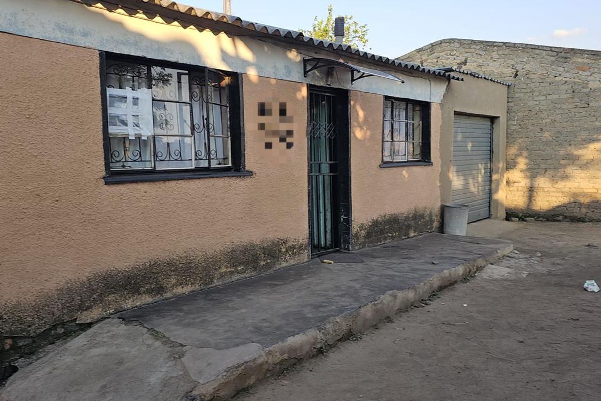 "Tembisa Gem: 4-Room House with 5 Rental Rooms & Garage!" - Photo 2