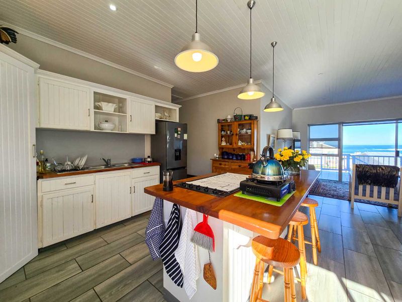 Family living with breathtaking sea views. - Photo 5