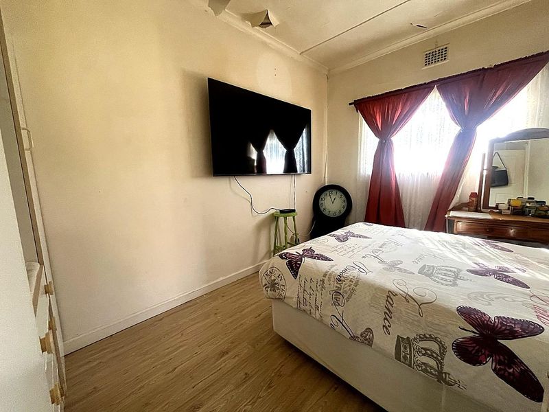 Two Bedroom Freestanding House - Photo 6