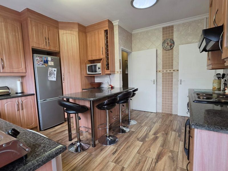 3 Bedroom House for Sale in South Crest - Photo 5