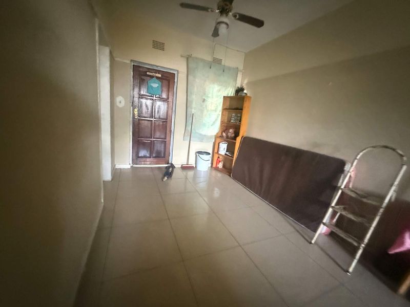 Ground Floor Comfort with Space and Security - Photo 3