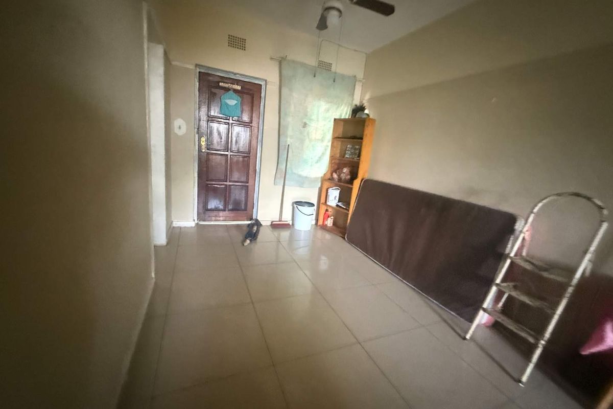 Ground Floor Comfort with Space and Security - Photo 3