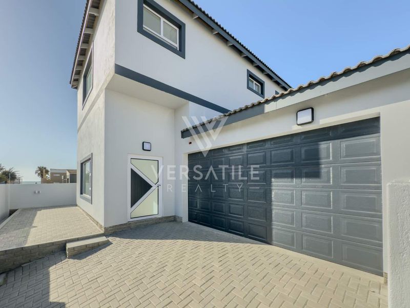 Stunning newly built home, walking distance from the sea and shopping mall. - Photo 5