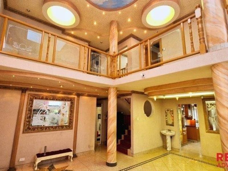 6 Bedroom Home for sale in Umhlatuzana - Photo 5