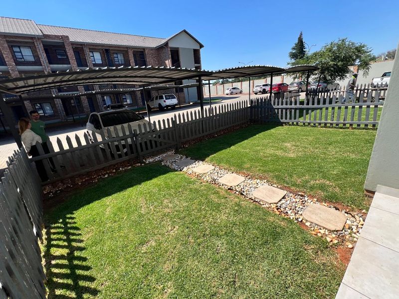 Ground Floor Modern Townhouse - Photo 8