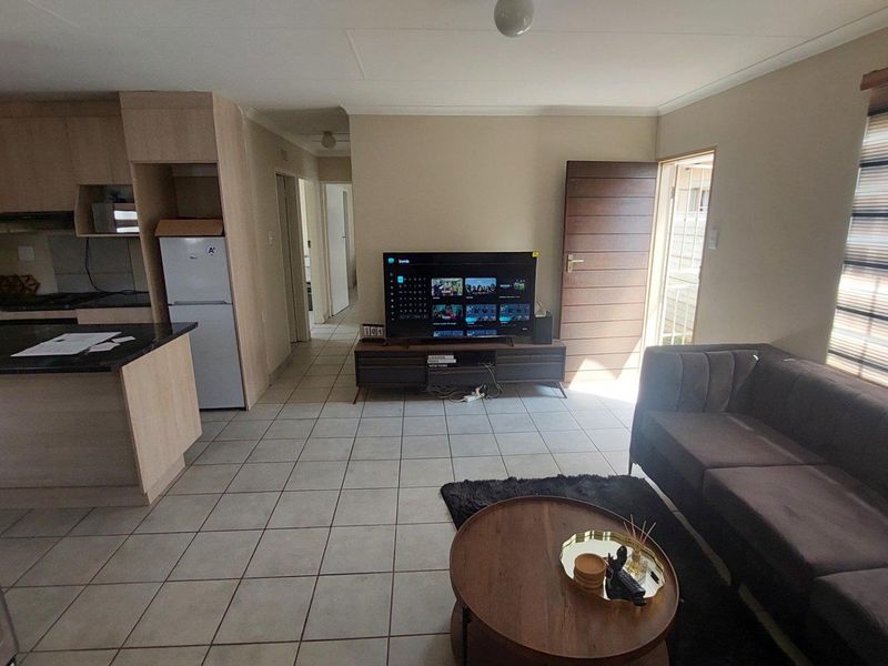 Sky City Living: 3-Bedroom Home with Modern Touches! - Photo 5