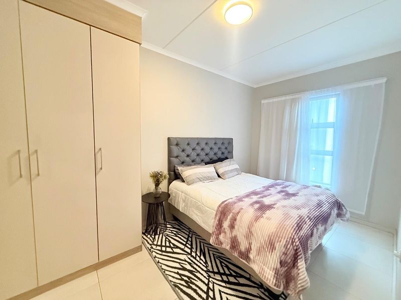 Chic 2-Bedroom Gem in Prime Spot - Photo 8