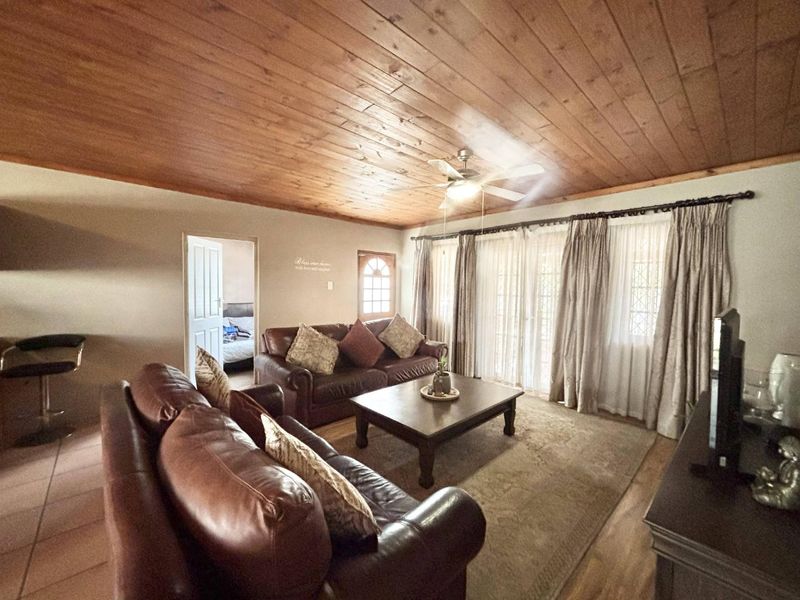 Spacious Family Living in a Convenient Scottsville Location - Photo 4