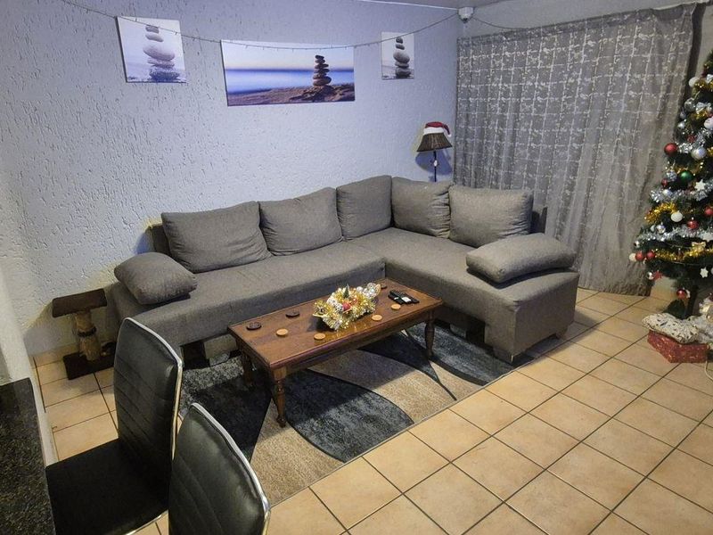 Ground floor modern two bedroom townhouse in Winchester Hills - Photo 9