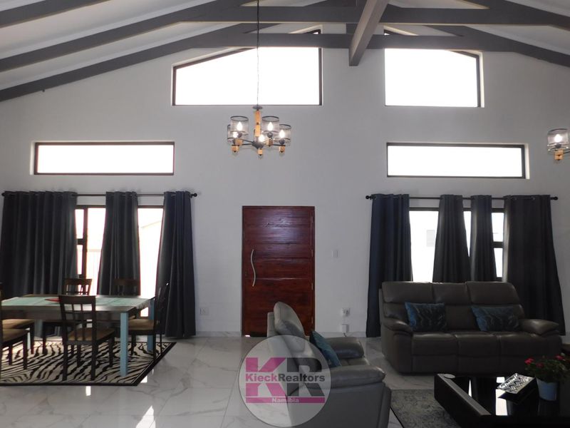 Style and Elegance - Photo 6