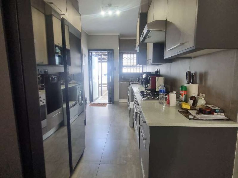 Modern 2 bed 2 Bath Apartment - Photo 4