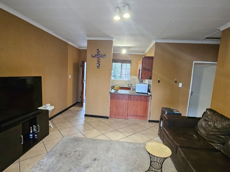 Affordable First-Floor Apartment with Balcony Braai & 24-Hour Security - Photo 7