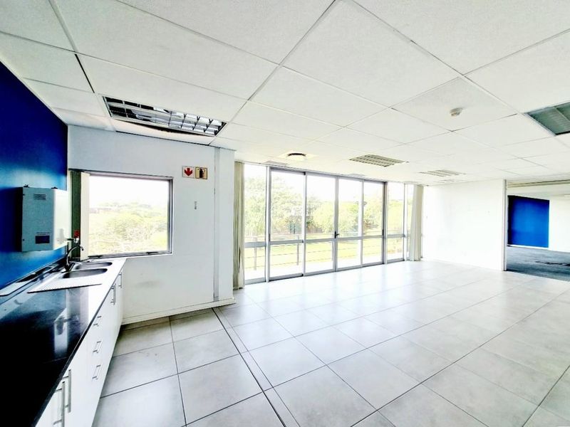 Elevate Your Business in Umhlanga’s Premier Corporate Address - Photo 8