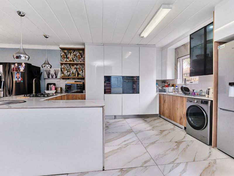 Executive Living or Family Haven: Your Ferndale Dream Townhouse Awaits! - Photo 8