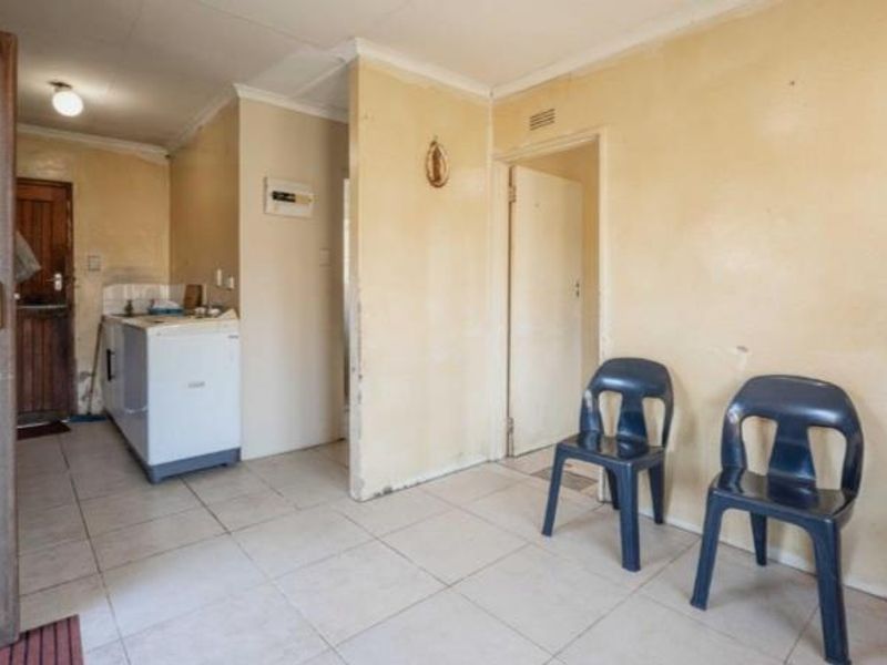 2-Bedroom Home with Unique Rondavel - Photo 5