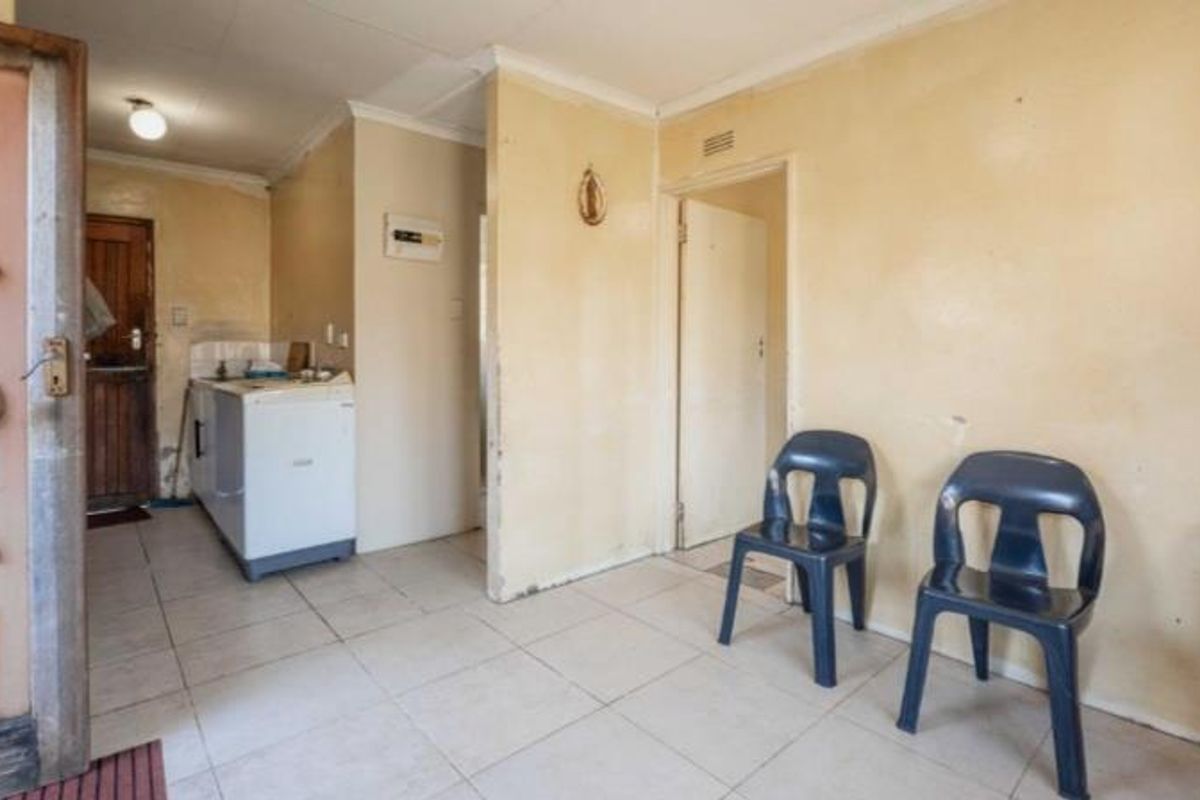 2-Bedroom Home with Unique Rondavel - Photo 5