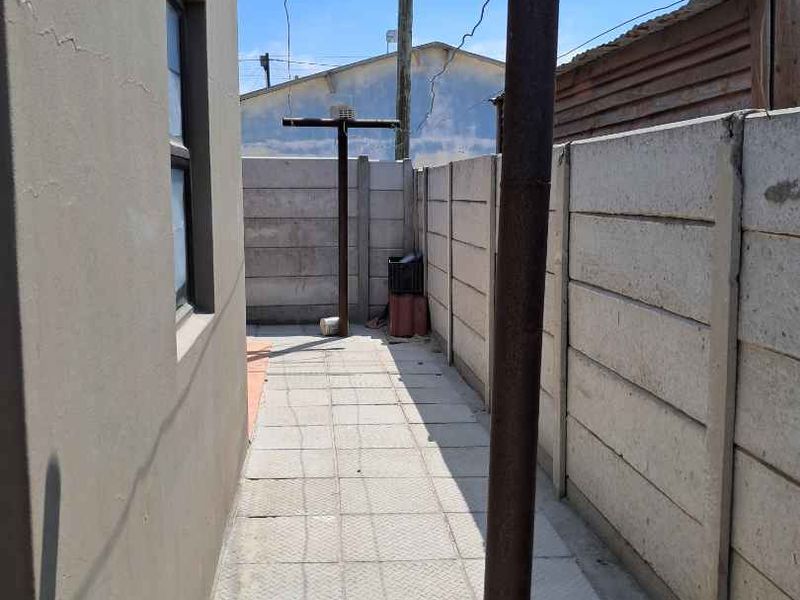 Charming 3-Bedroom Home with Spacious Open-Plan Living - Photo 4