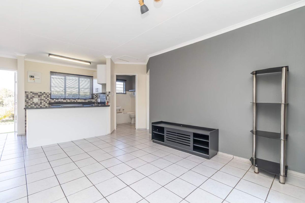 Spacious 1 Bedroom Townhouse with Expansive Private Garden | Sunrock Village Gem - Photo 4