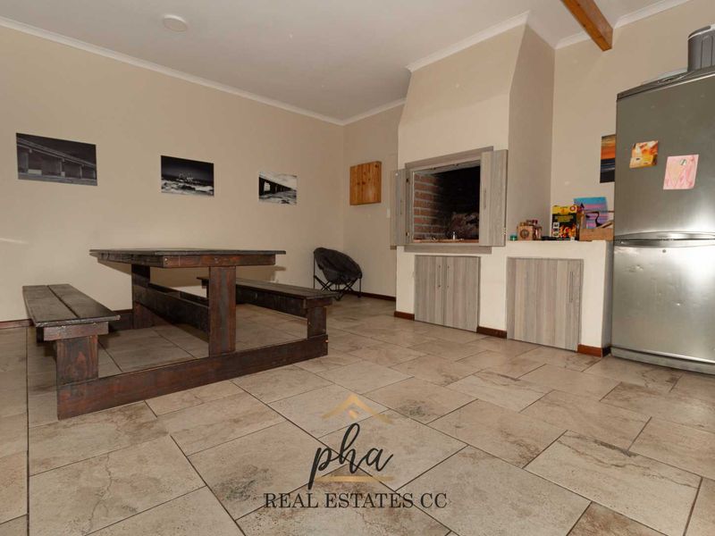 4 Bedroom House For Sale in Henties Bay, Extension 10 - Photo 10