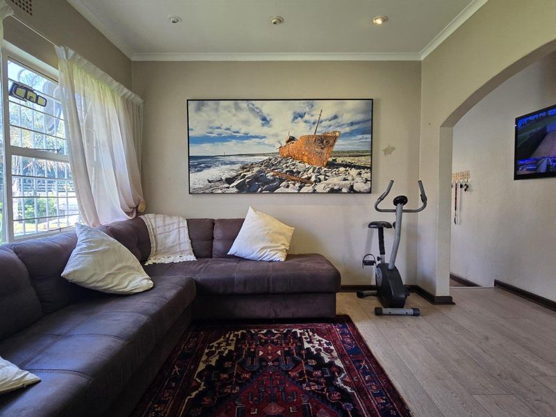 4 bedroom house for Sale in Brackendowns - Photo 8