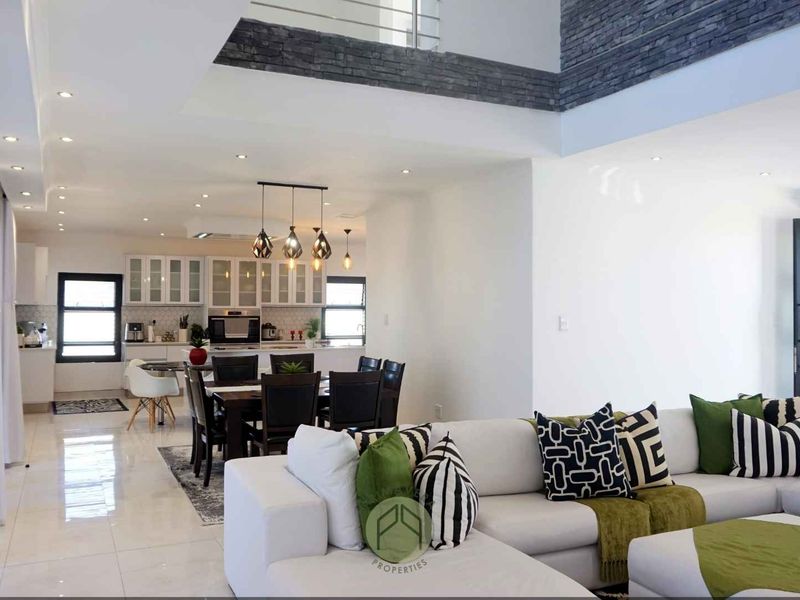 5 Bedroom Double-Storey House For Sale in Mile 4, Ext. 1, Swakopmund - Photo 4