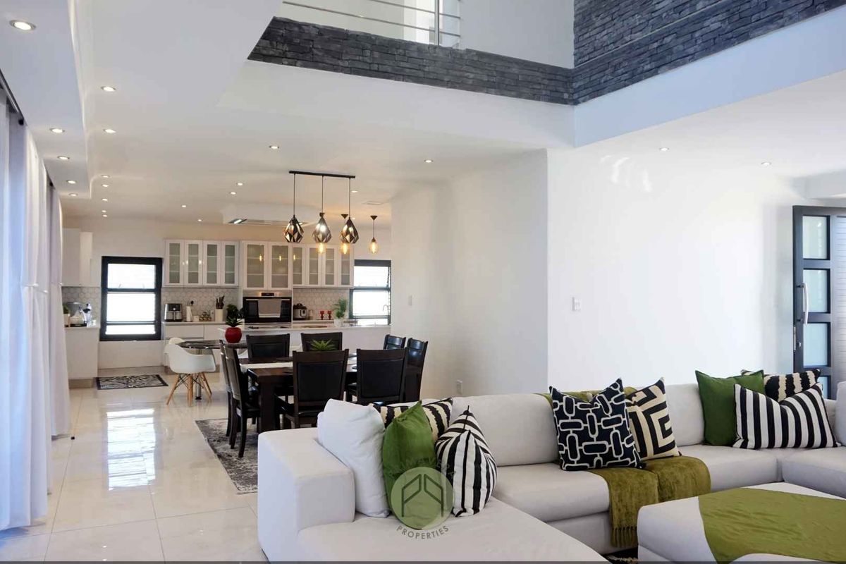 5 Bedroom Double-Storey House For Sale in Mile 4, Ext. 1, Swakopmund - Photo 4