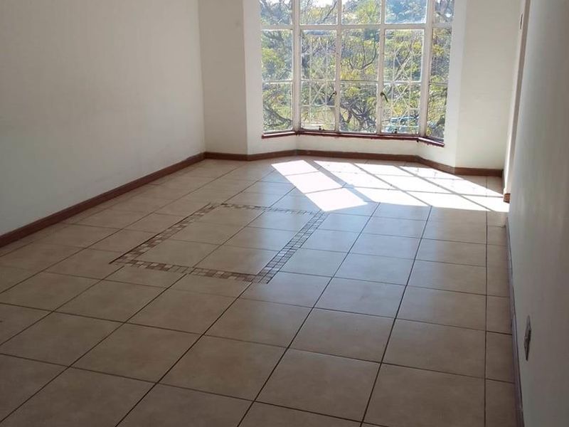 TOP FLOOR APARTMENT - Photo 7