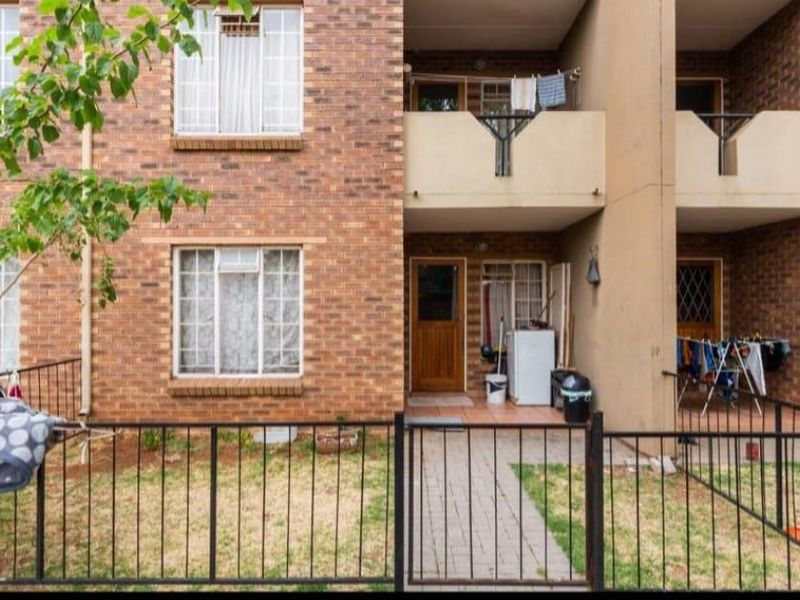 2 Bedroom Apartment for Sale in Pebble Falls - Photo 2