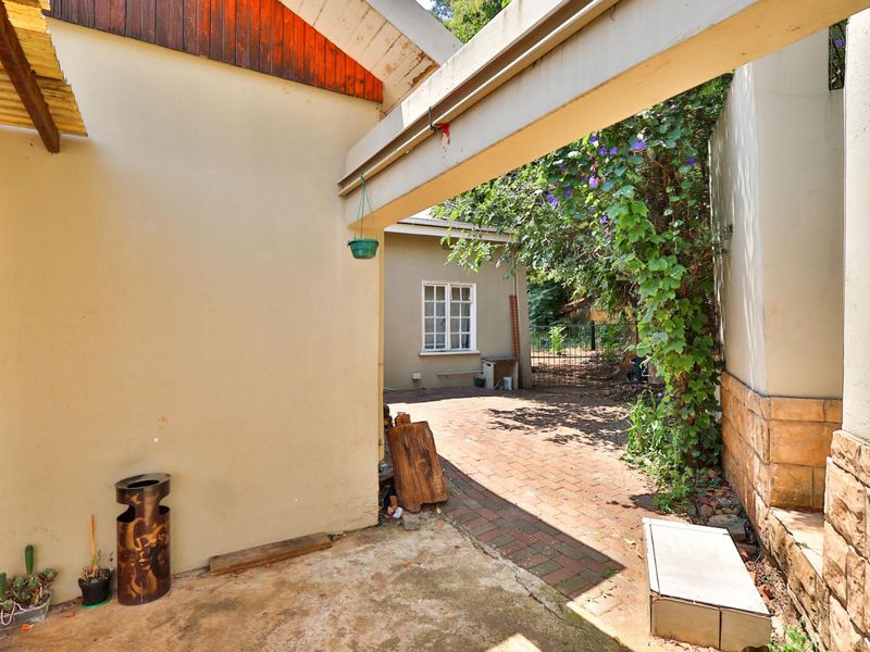 Family Home with Investment Potential in Westdene! - Photo 2