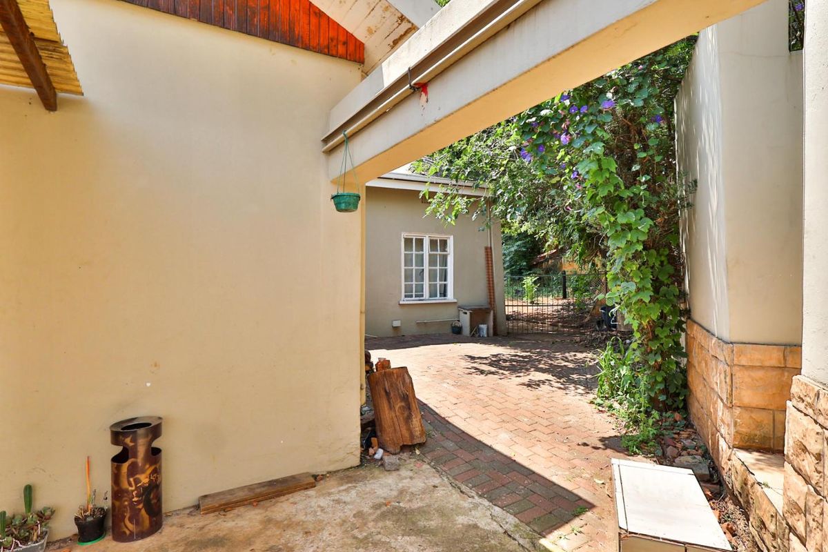 Family Home with Investment Potential in Westdene! - Photo 2