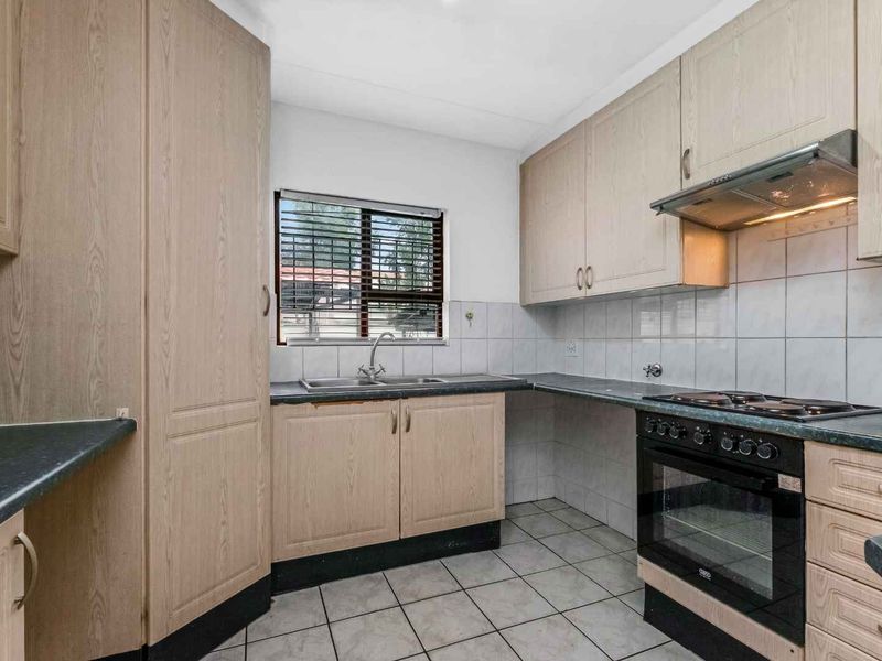 2 BEDROOM APARTMENT/FLAT FOR SALE IN LONEHILL - Photo 6