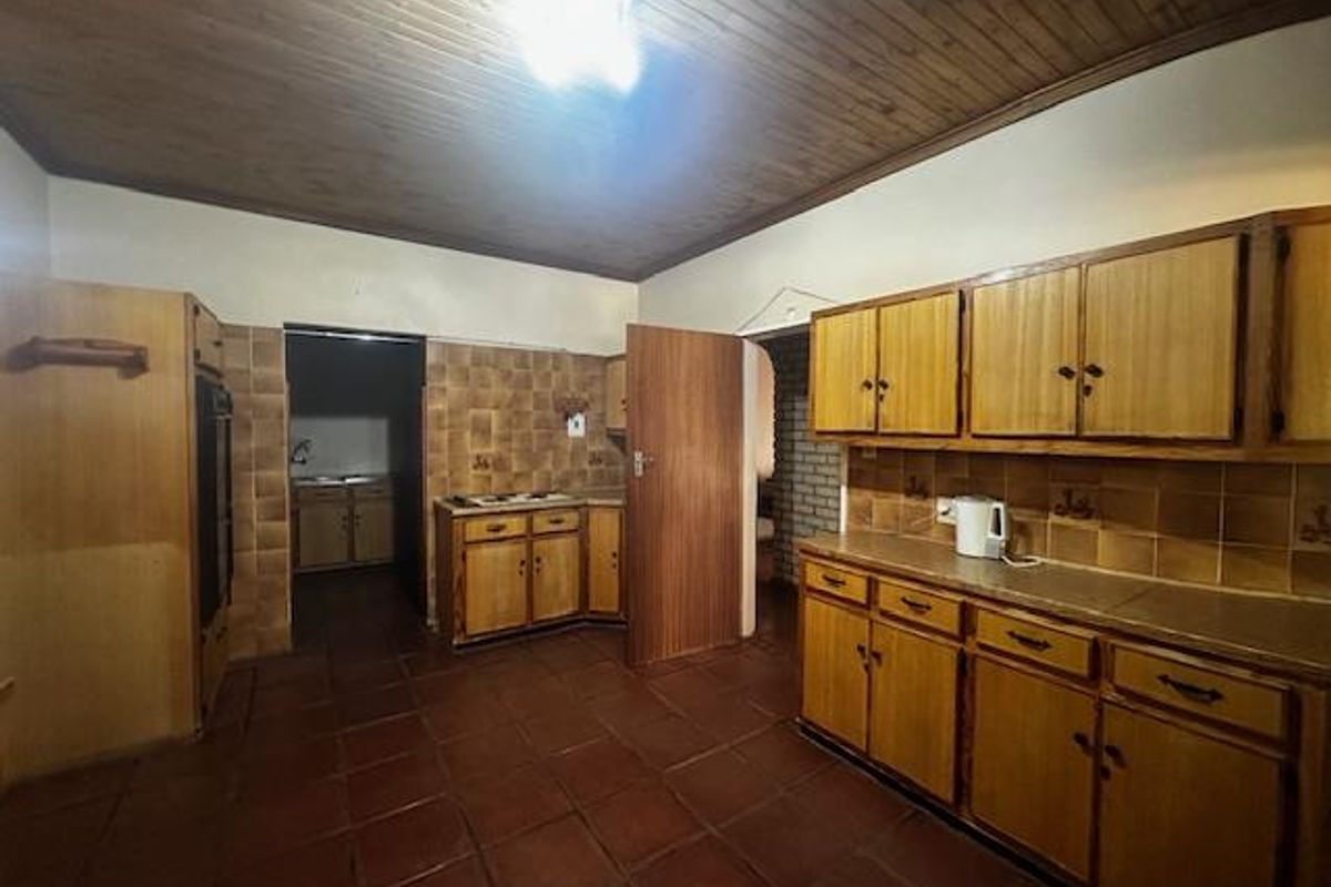 Furnished Home with Borehole in Quiet Cul-de-Sac – Bultfontein - Photo 2