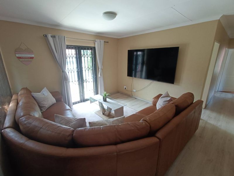 BEAUTIFUL FAMILY HOUSE FOR SALE IN ZWARTKOP!!!!!! - Photo 6