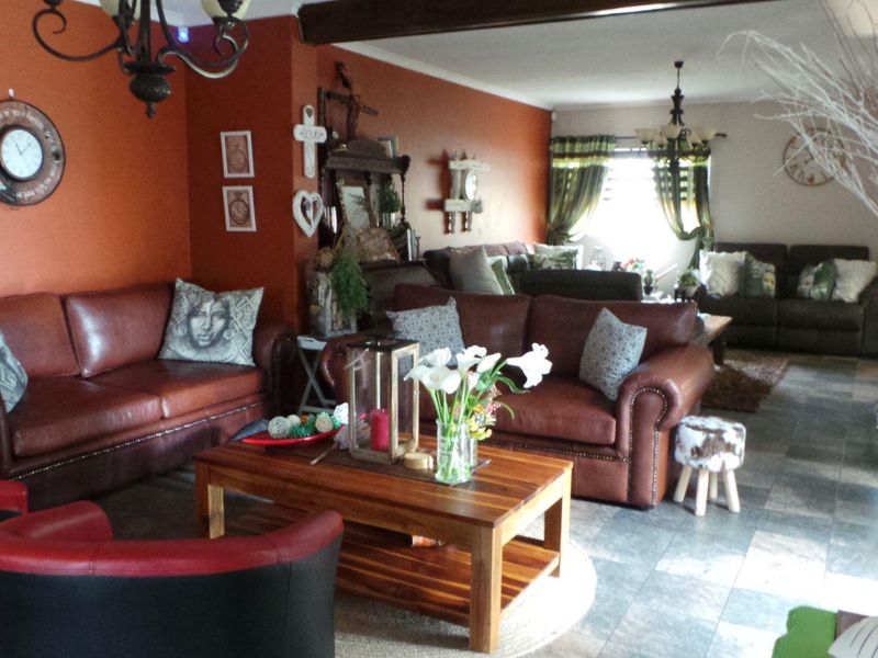 Spacious modern Family home close to schools - Photo 4