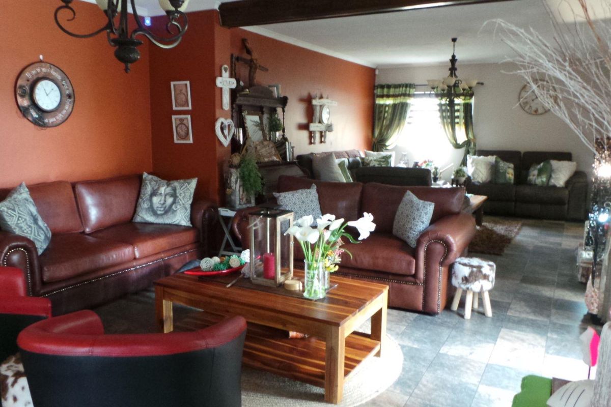 Spacious modern Family home close to schools - Photo 4