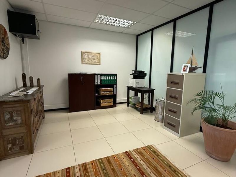 Central- For Sale- N$2 600 000 - Photo 6