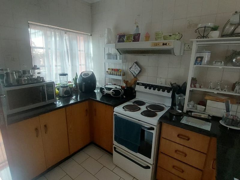 Charming 3-Bed Home with Backyard Oasis! - Photo 9