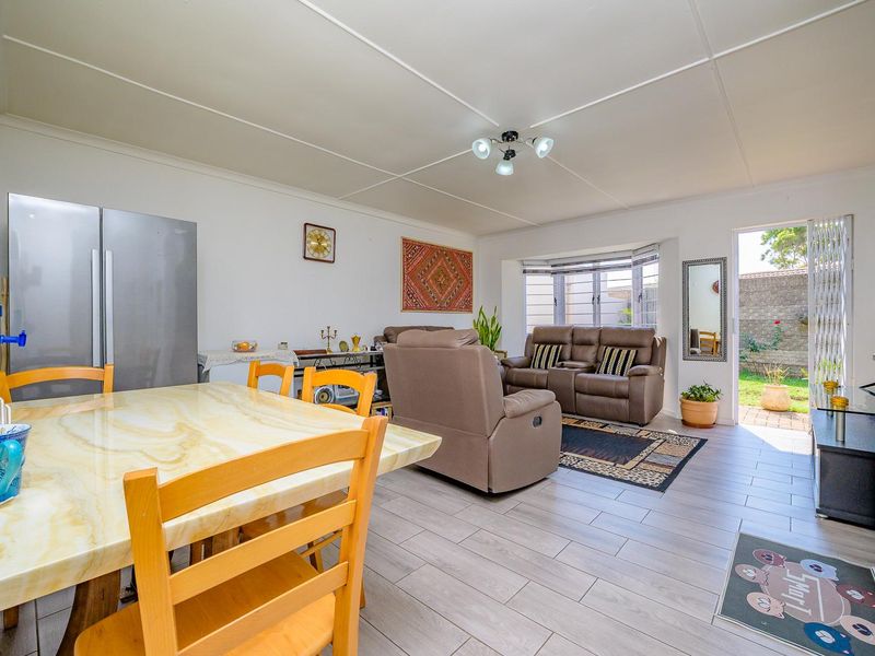 2 Bed Simplex in Secure Complex - Photo 2