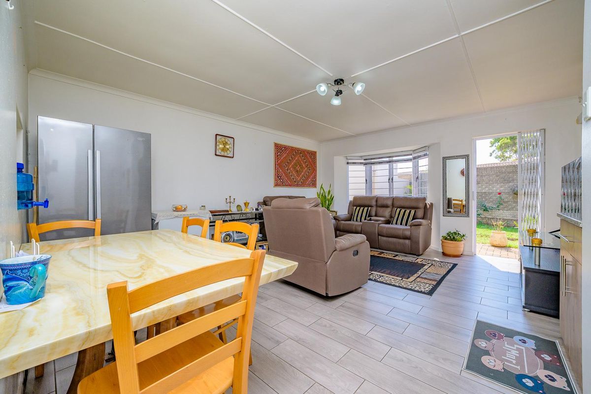 2 Bed Simplex in Secure Complex - Photo 2
