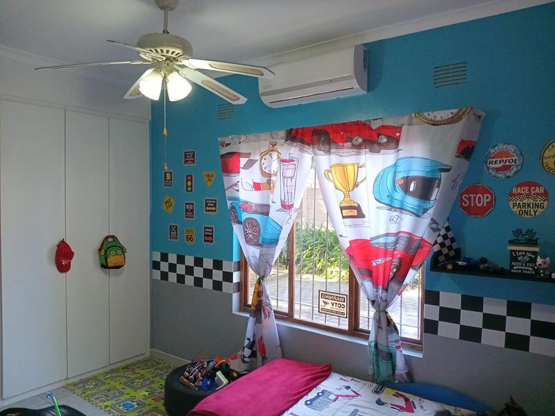 Spacious 3-Bedroom Family Home For Sale with Pool, Entertainment Area & Greenbelt Views - Photo 8