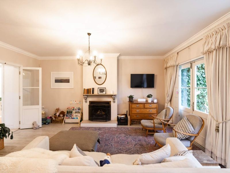 Stylish and Spacious 3-Bedroom Home in Prime Kenilworth Upper - Photo 5