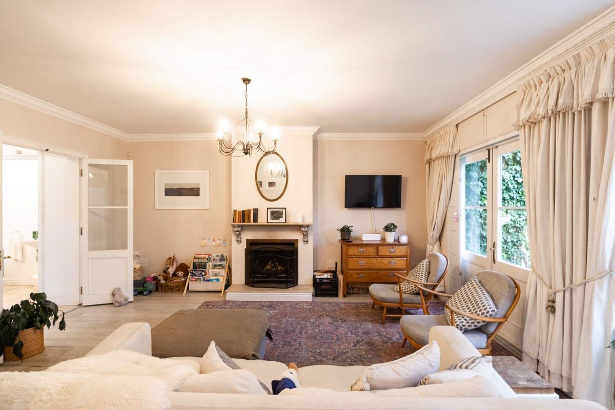 Stylish and Spacious 3-Bedroom Home in Prime Kenilworth Upper - Photo 5