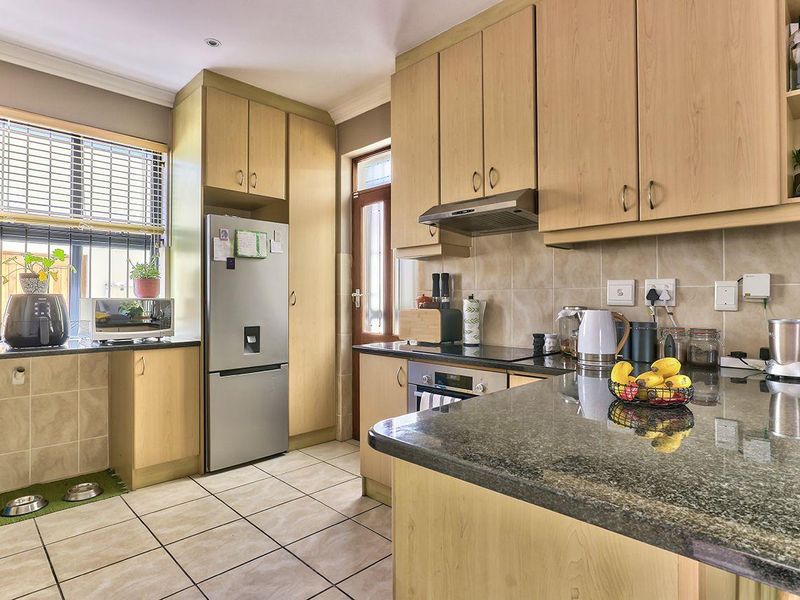 Royal Ascot: Well Located Townhouse Close to Beaches, Schools and Shopping - Photo 7