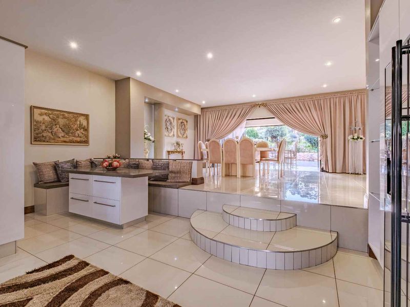 5 Bedroom House for Sale in Blue Saddle Ranches. - Photo 6