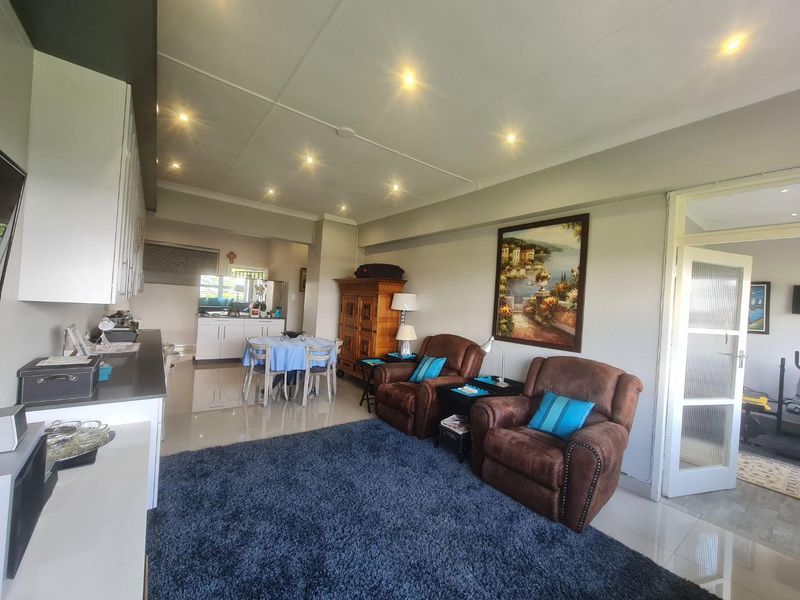 IMMACULATELY  MODERNISED FLAT - Photo 10