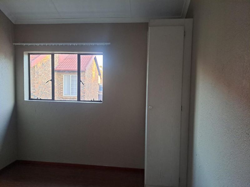 For Sale – Charming 2 Bedroom Duplex with Loft in Secure Highveld Complex - Photo 9