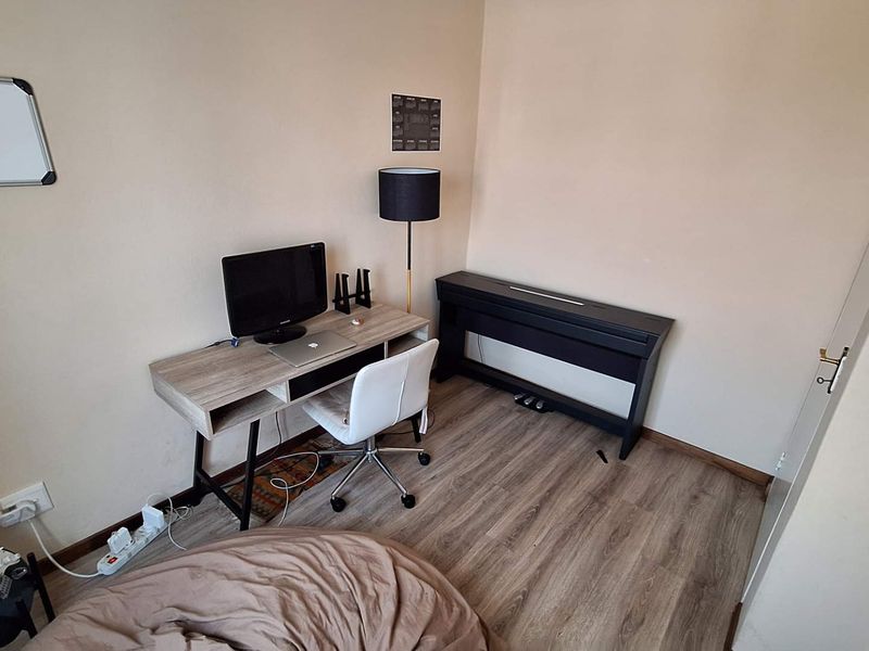 Lovely 2 Bedroom Apartment in Northcliff - Photo 8