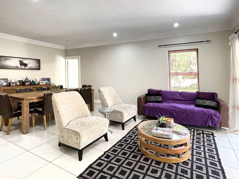 Prestigious Four Bedroom Home in Excellent Estate - Photo 7