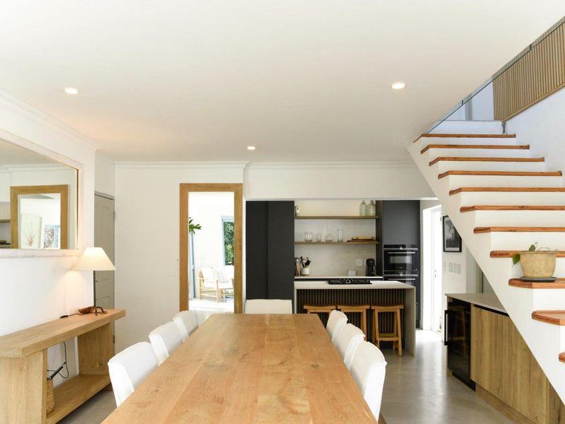 Offered furnished or unfurnished Sleek ultra modern home with stunning views . - Photo 7