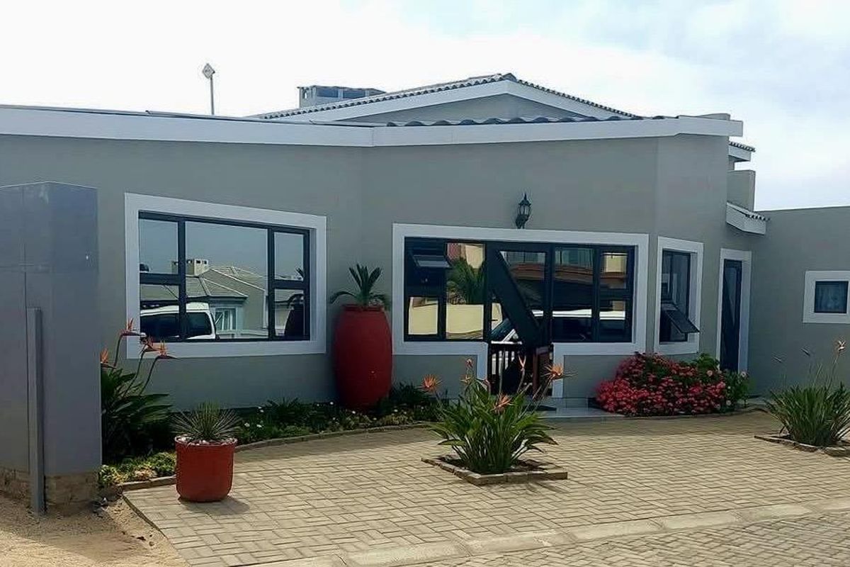 “Modern Double-Story Coastal Home with Flat – Henties Bay Ext. 11” - Photo 2